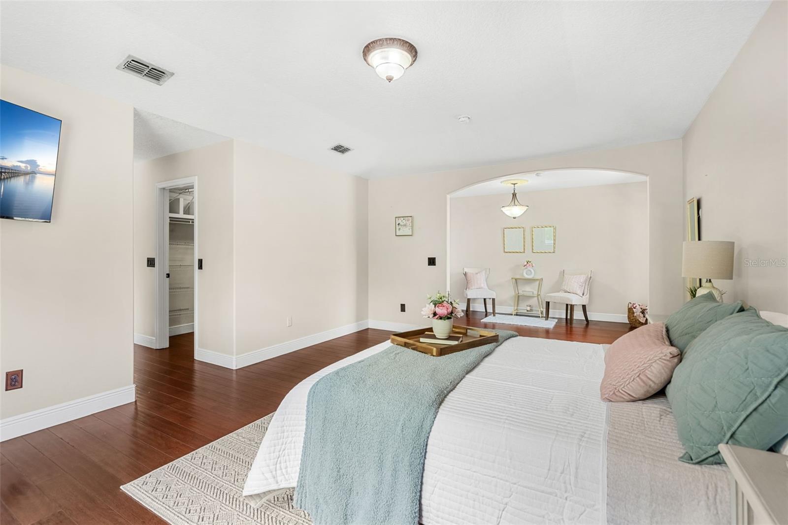 555 CAREY WAY