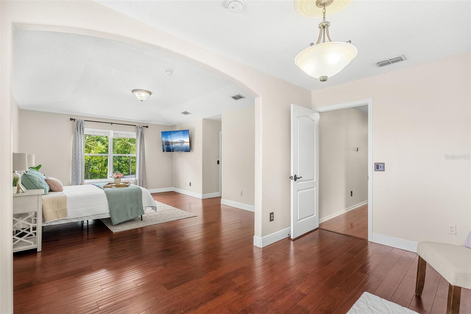 555 CAREY WAY