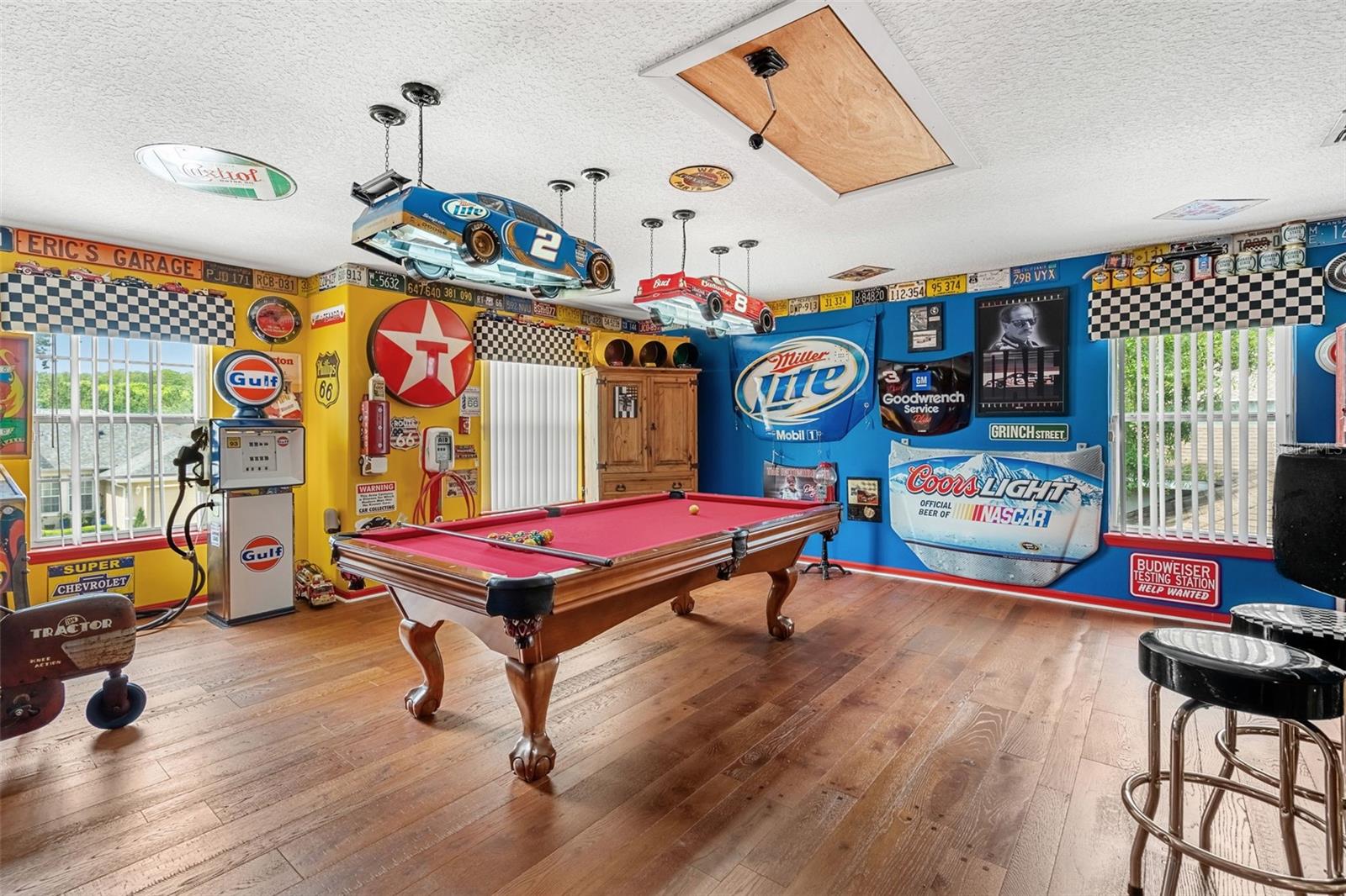 555 CAREY WAY