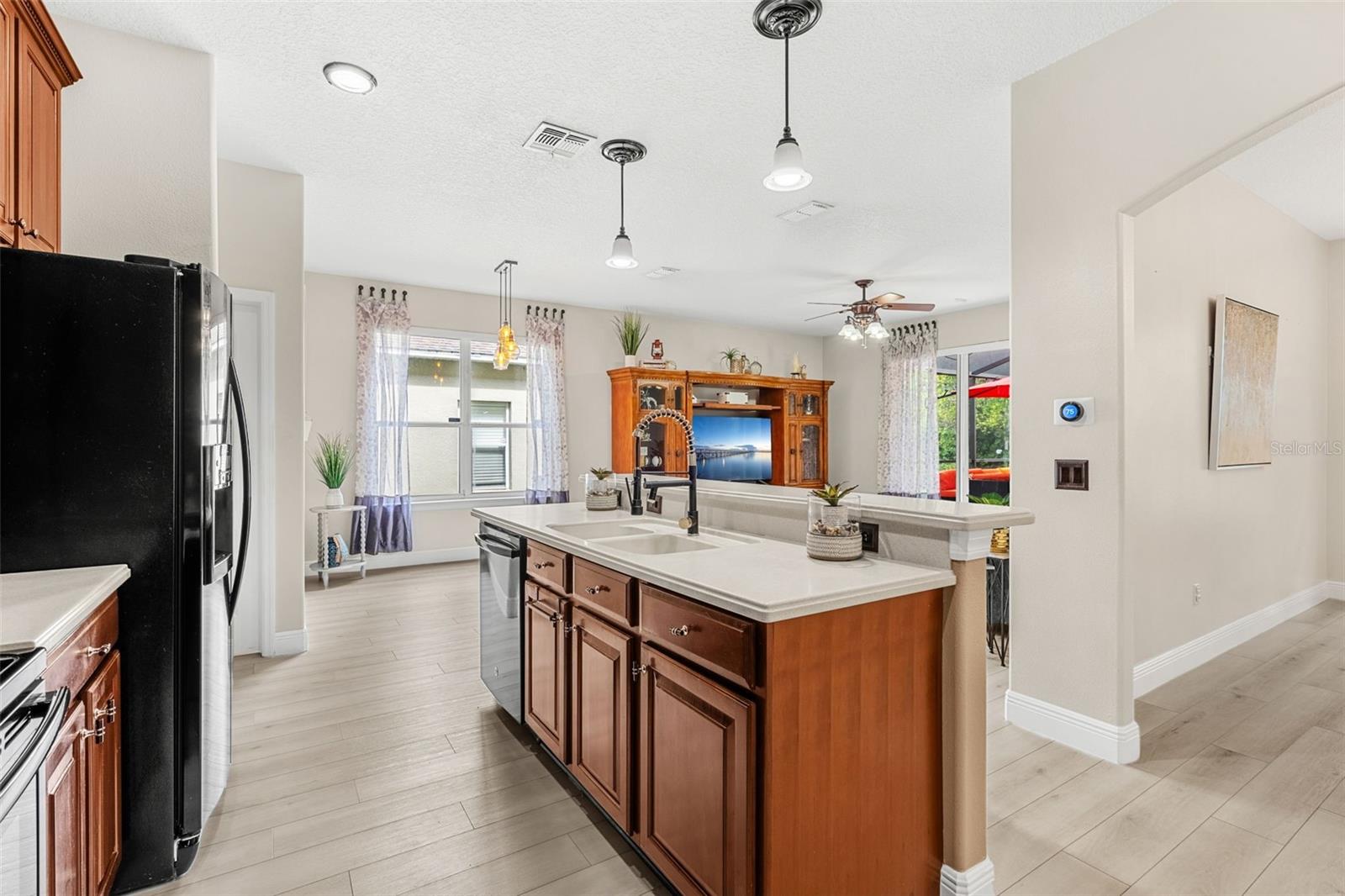 555 CAREY WAY