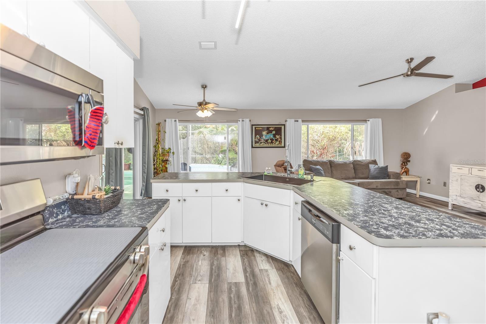 105 BREEZEWOOD DR