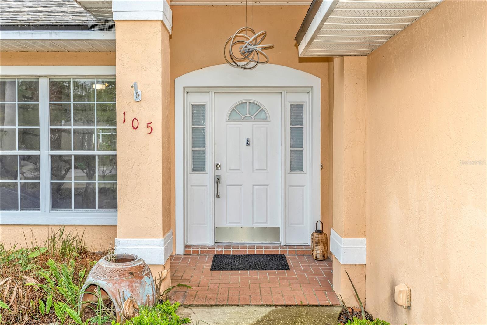105 BREEZEWOOD DR