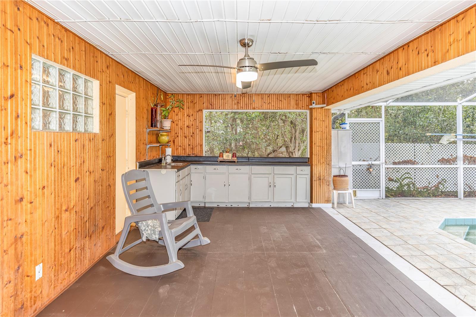 105 BREEZEWOOD DR