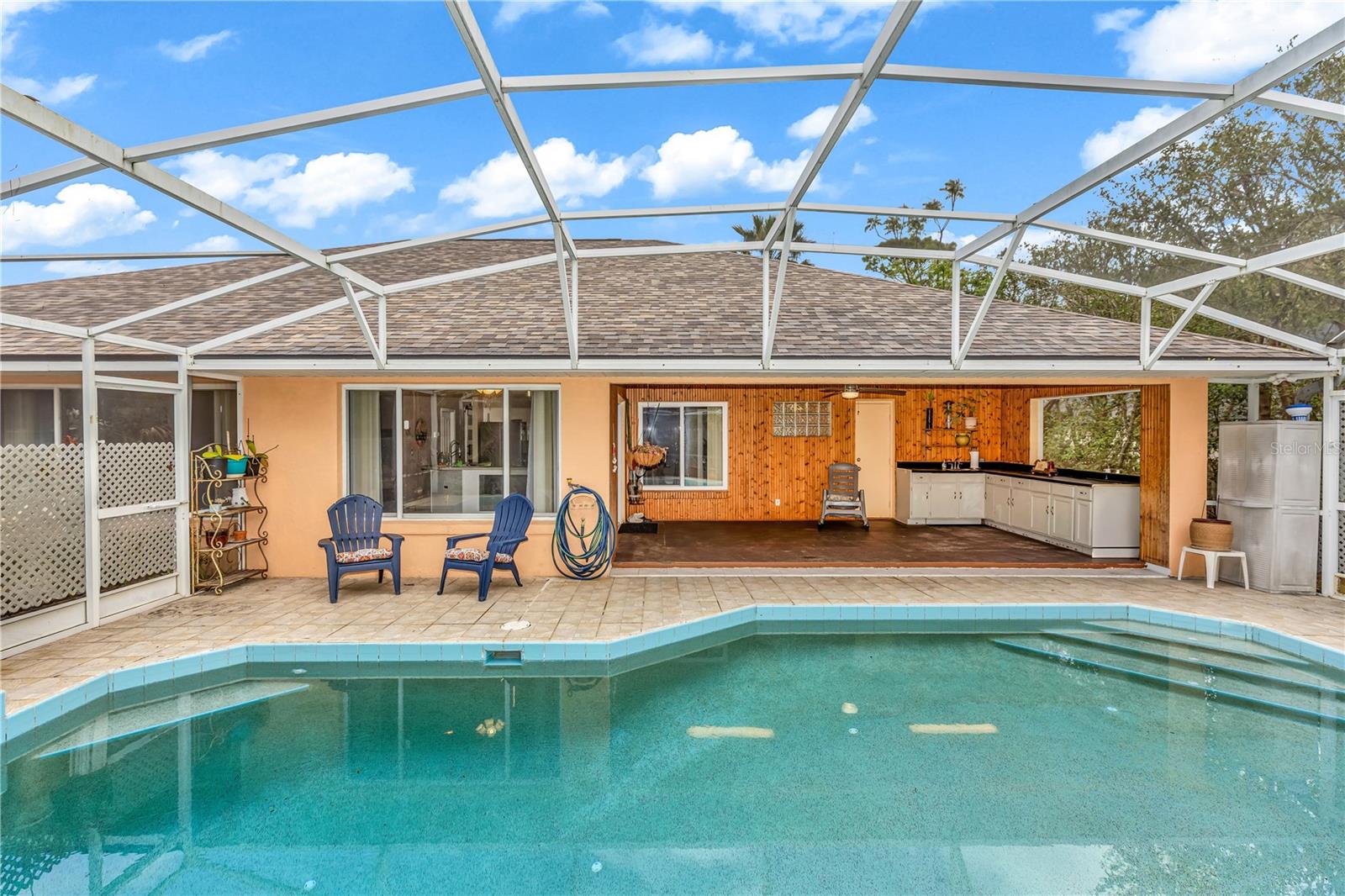 105 BREEZEWOOD DR