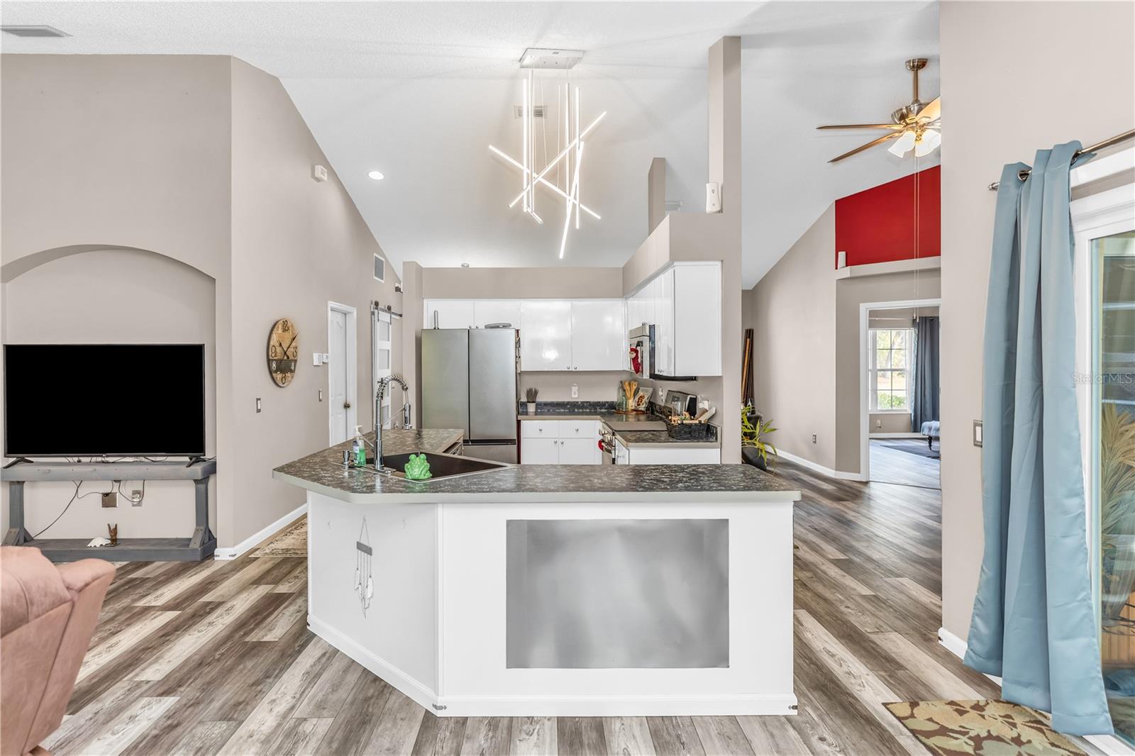 105 BREEZEWOOD DR