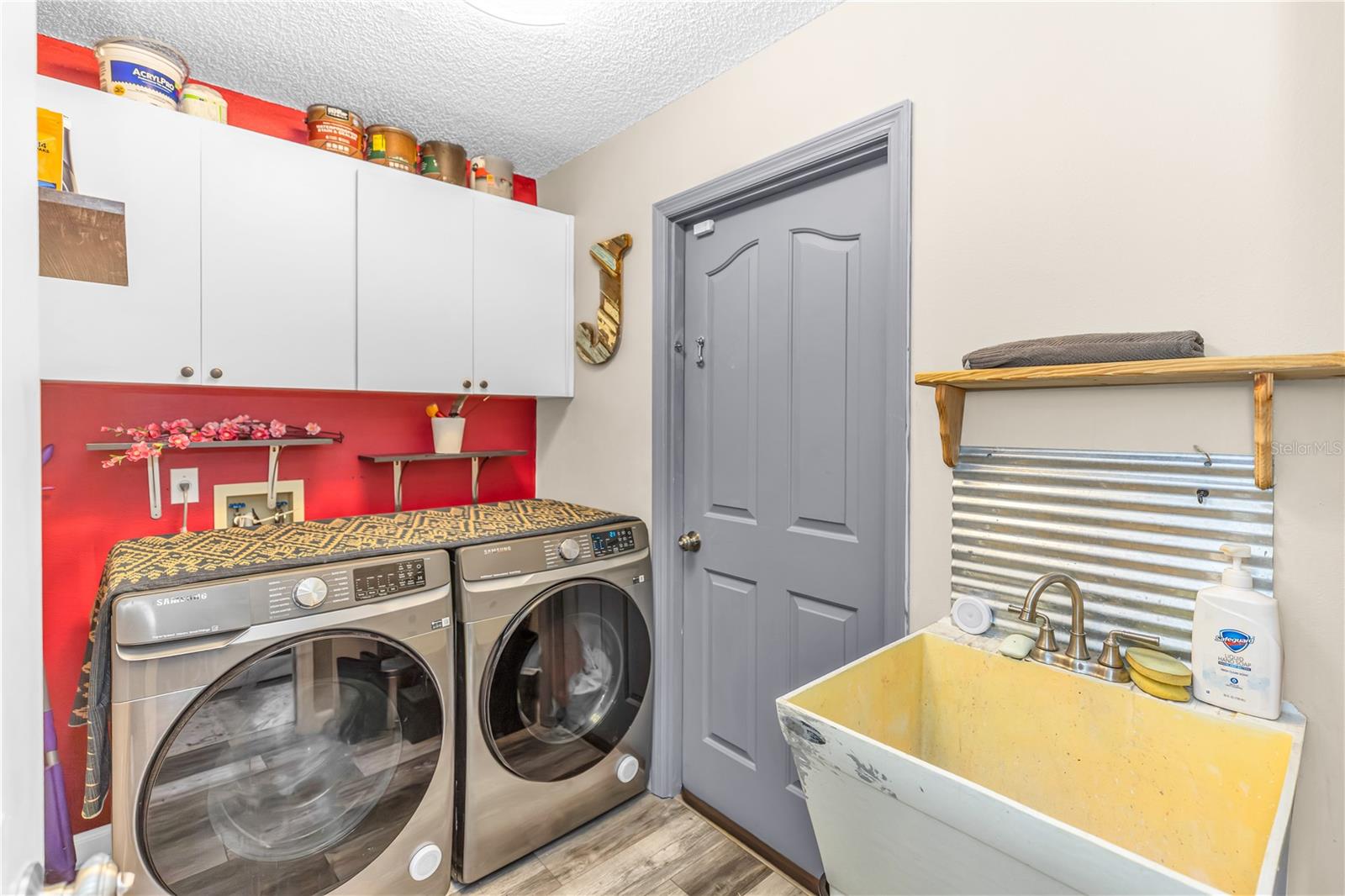 105 BREEZEWOOD DR