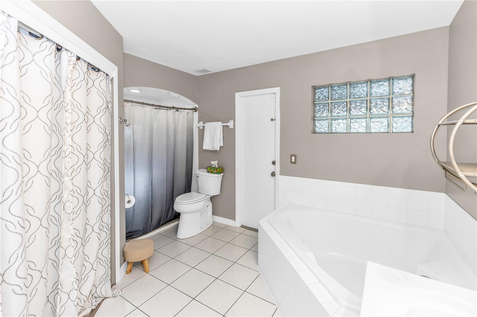 105 BREEZEWOOD DR