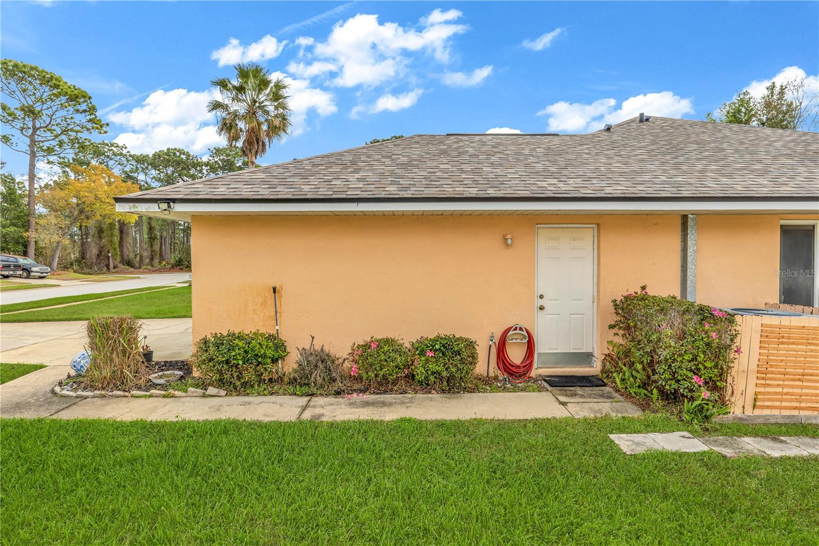 105 BREEZEWOOD DR