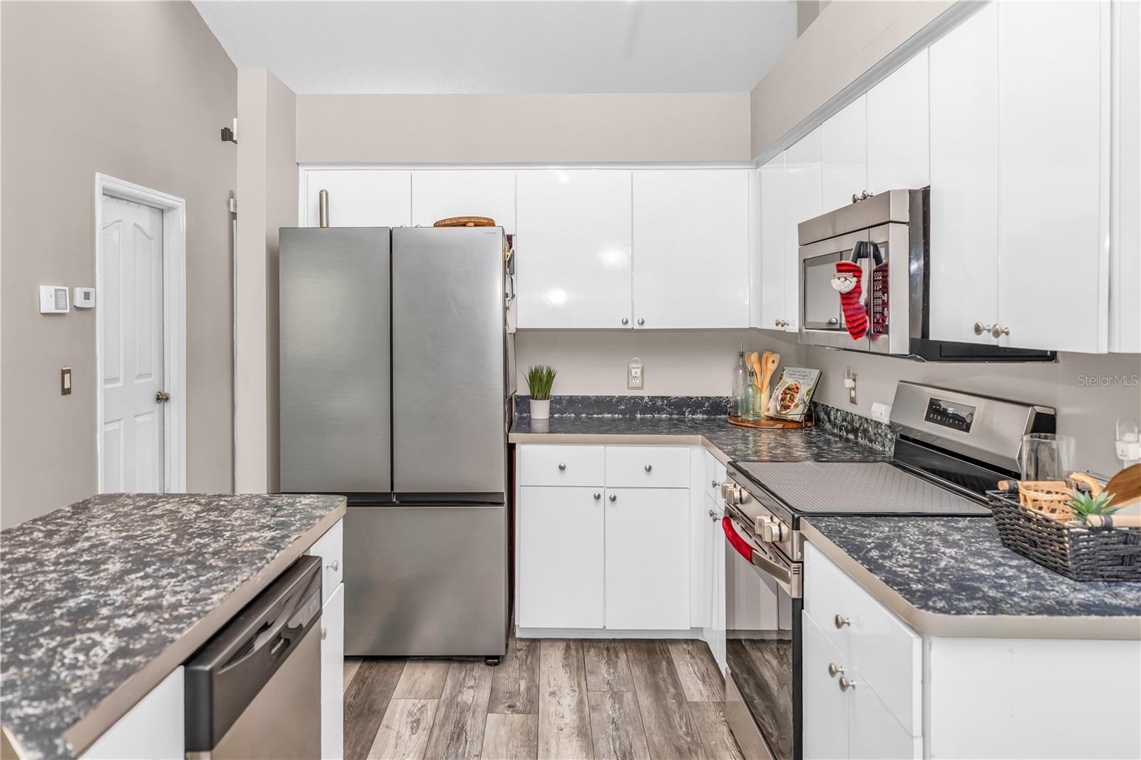 105 BREEZEWOOD DR