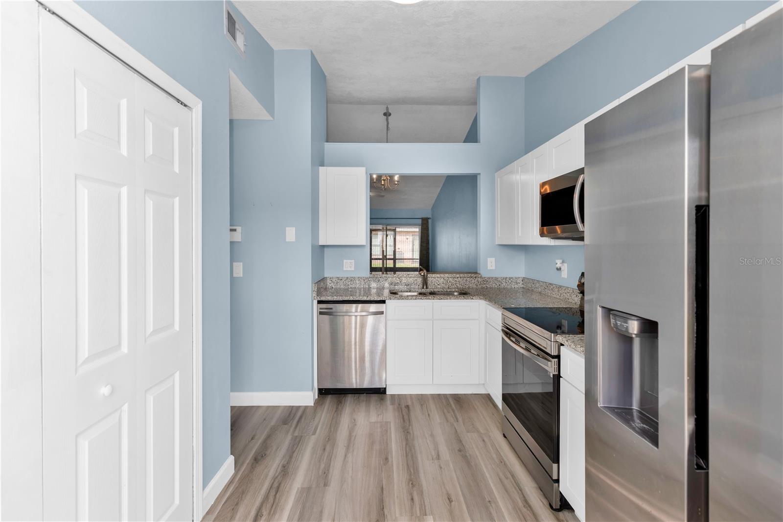 2501 KING OAK CIR