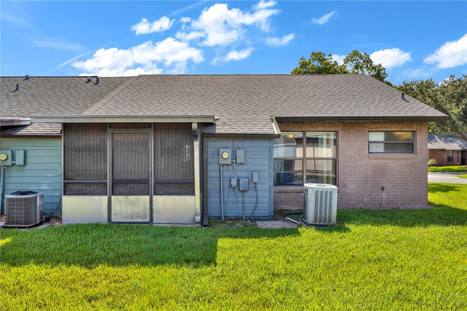 2501 KING OAK CIR