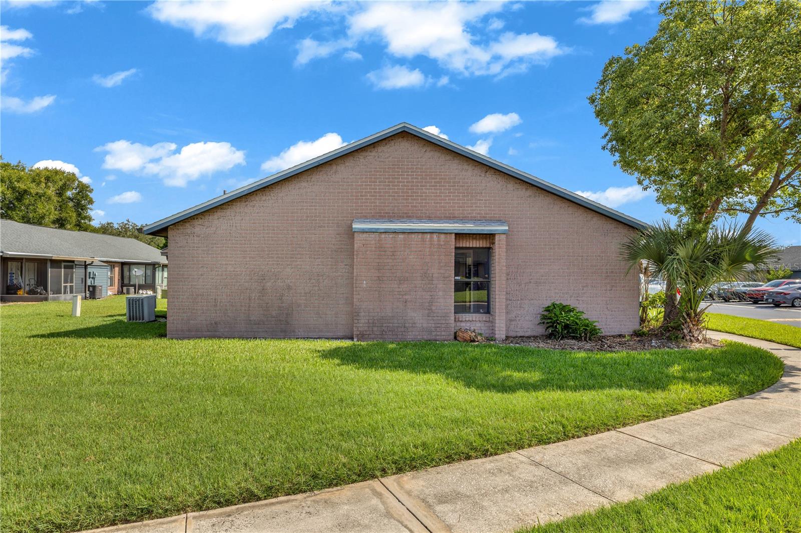 2501 KING OAK CIR