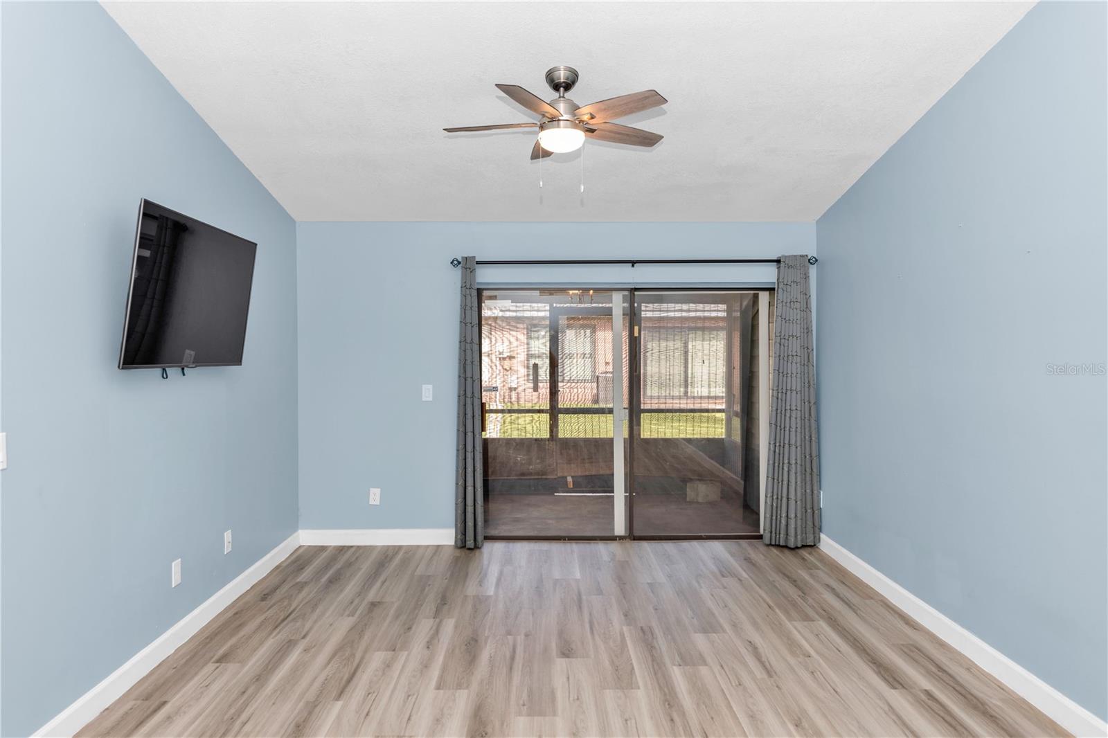 2501 KING OAK CIR