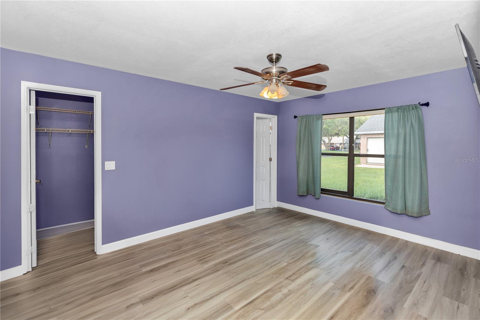 2501 KING OAK CIR