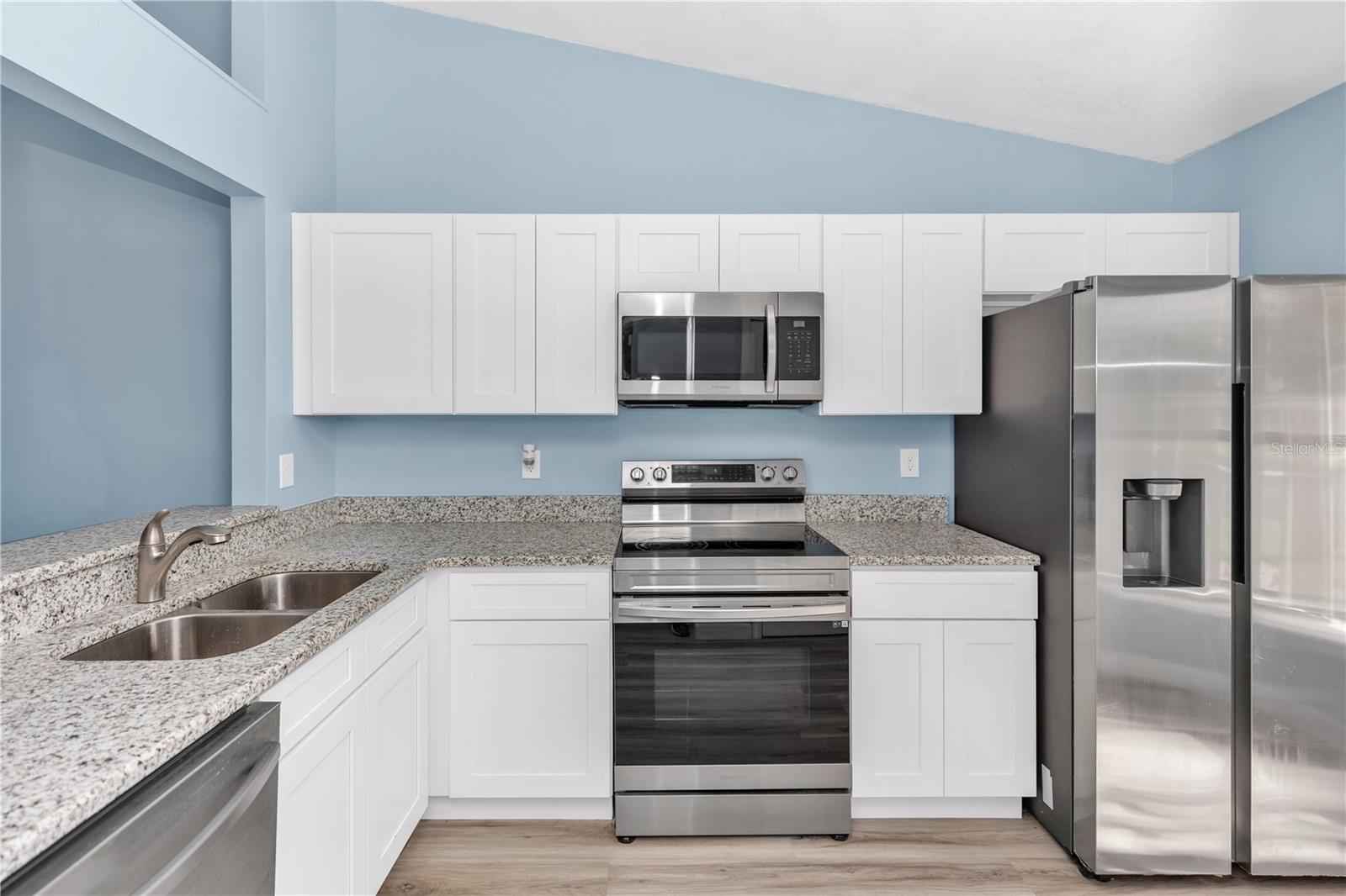 2501 KING OAK CIR