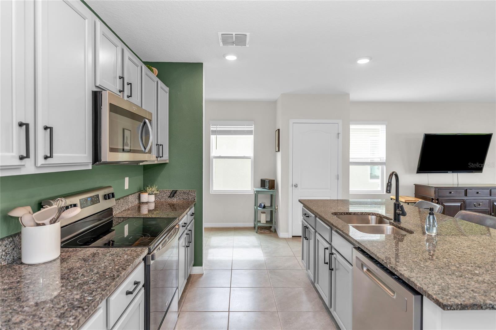 3758 SUNGROVE CIR