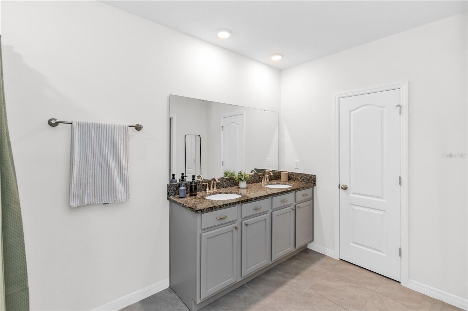 3758 SUNGROVE CIR