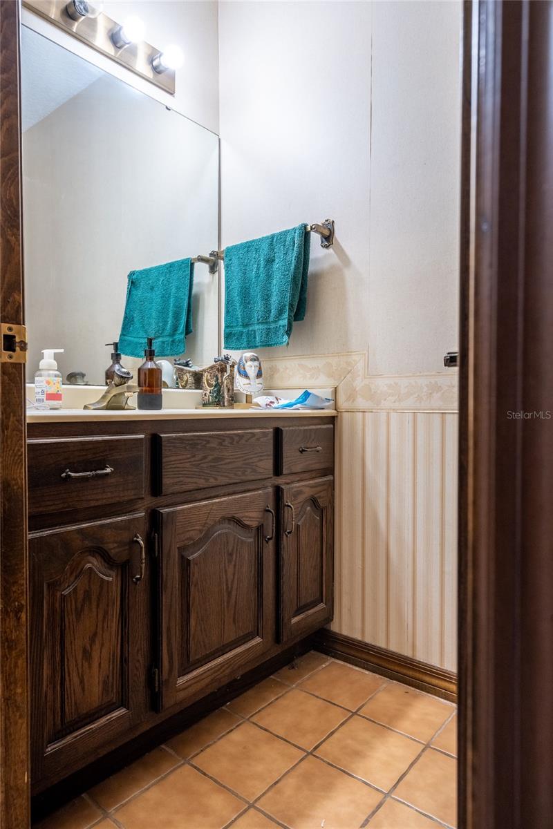 1325 N RIDGEWOOD AVE