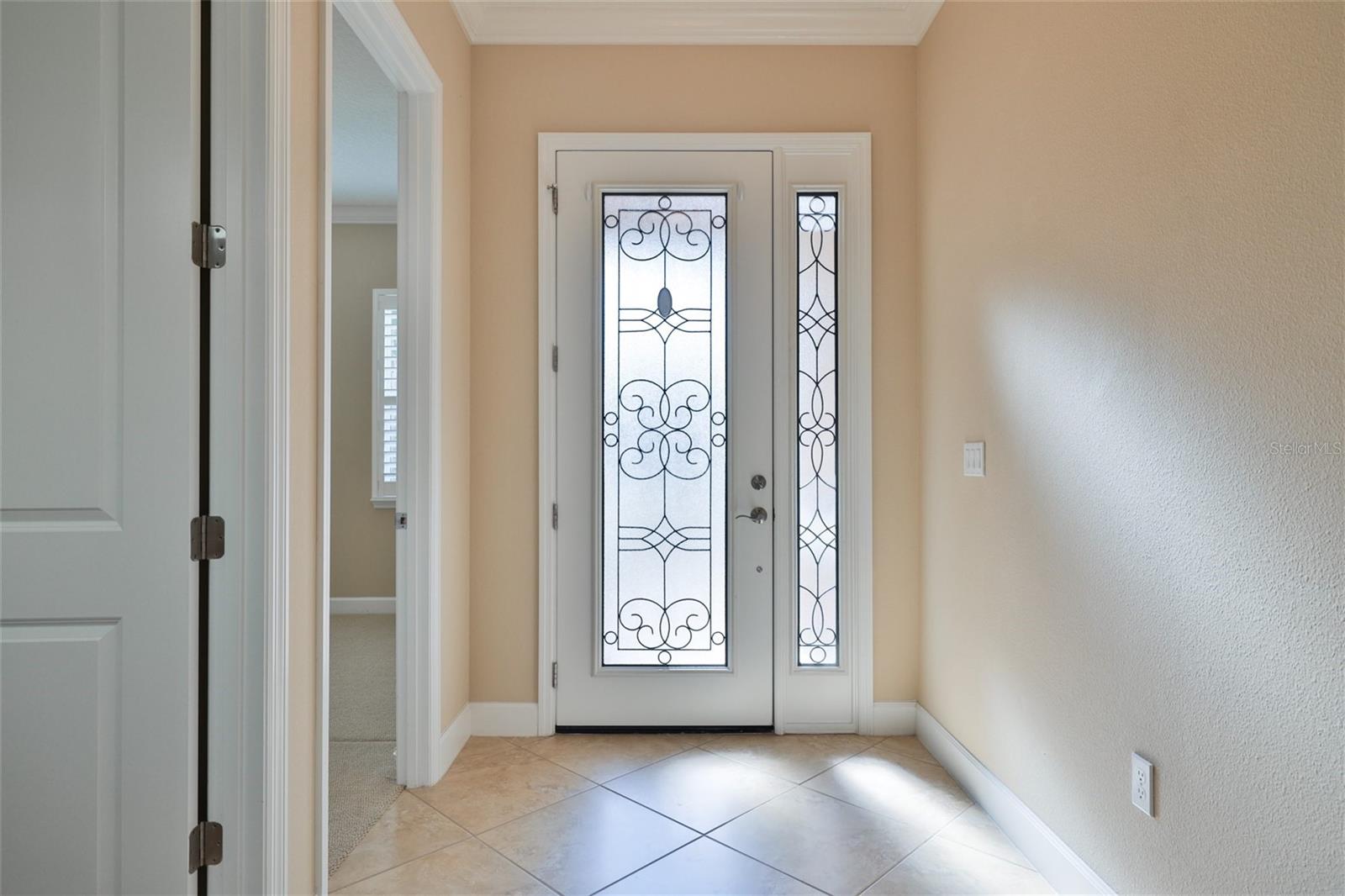 1647 VICTORIA GARDENS DR