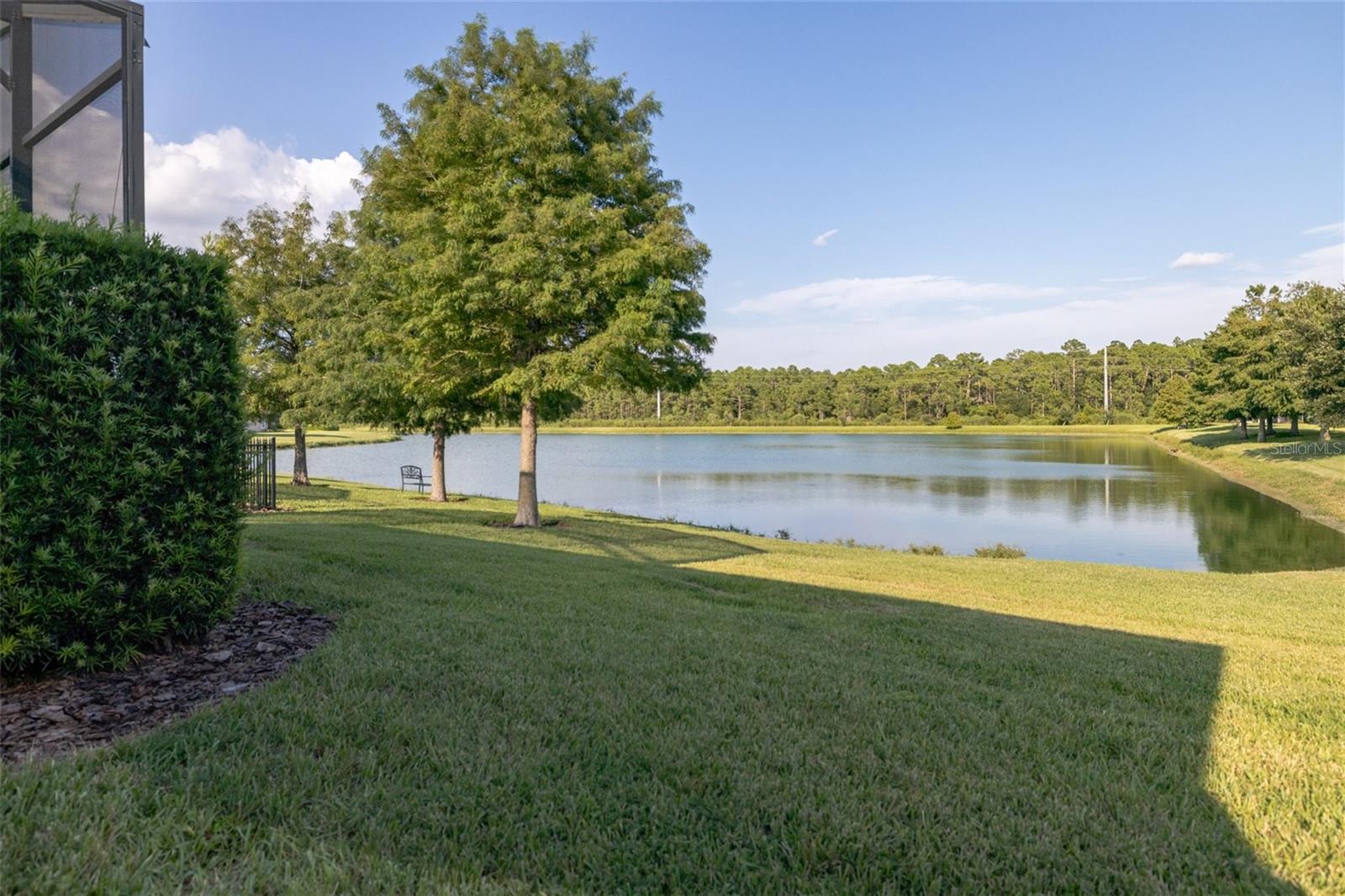 1647 VICTORIA GARDENS DR