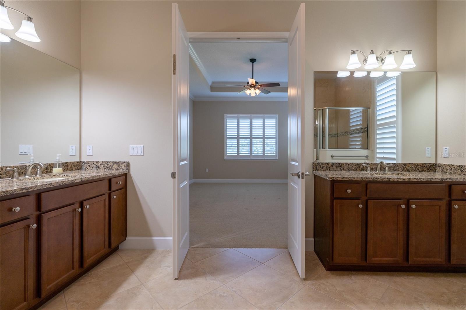 1647 VICTORIA GARDENS DR