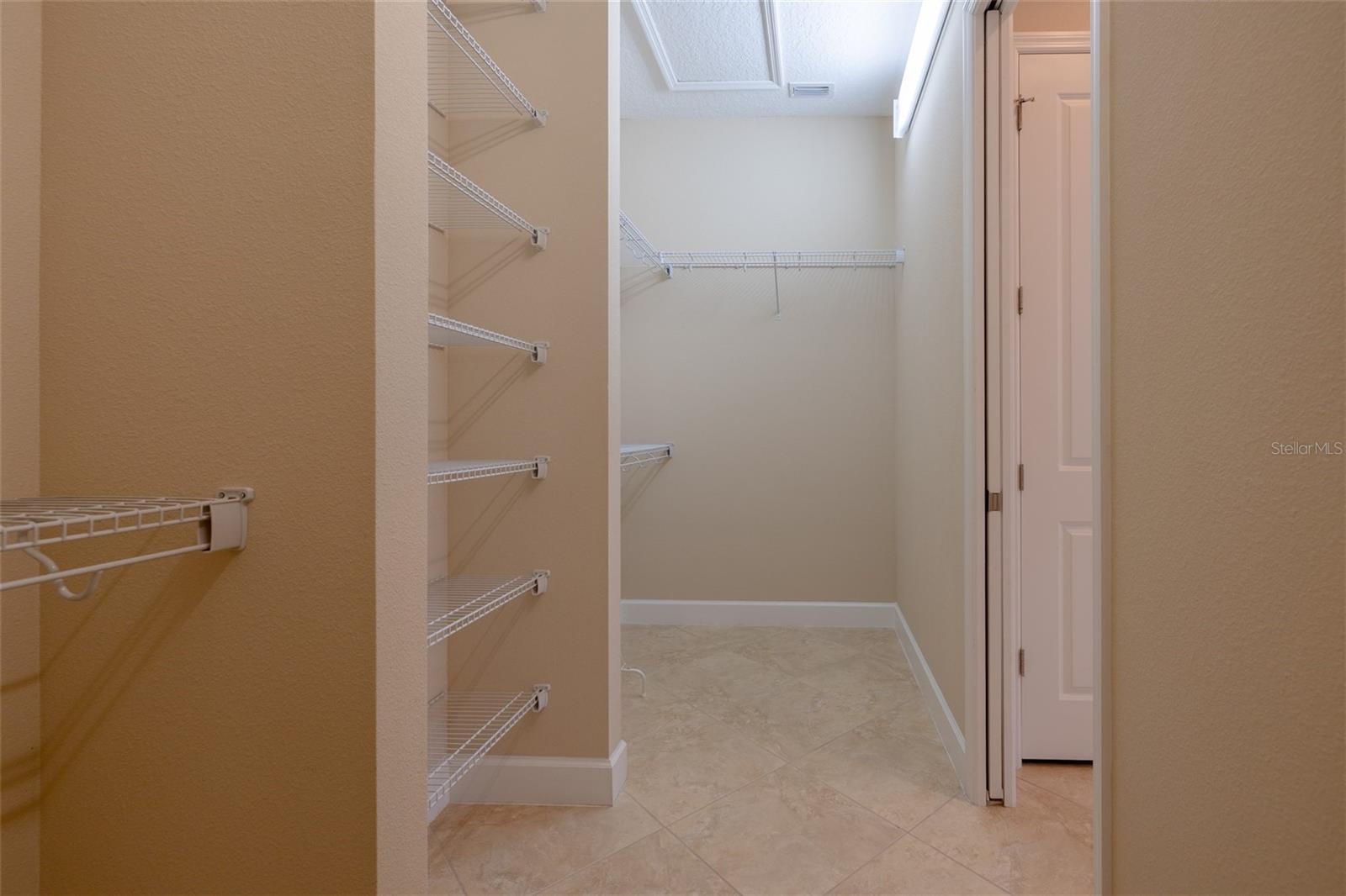 1647 VICTORIA GARDENS DR