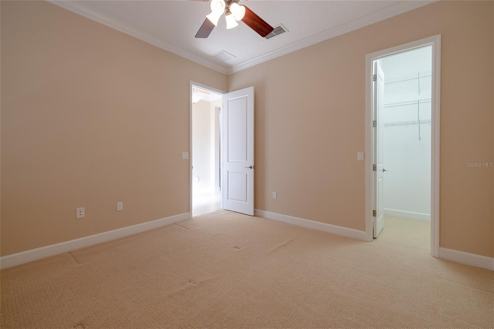 1647 VICTORIA GARDENS DR