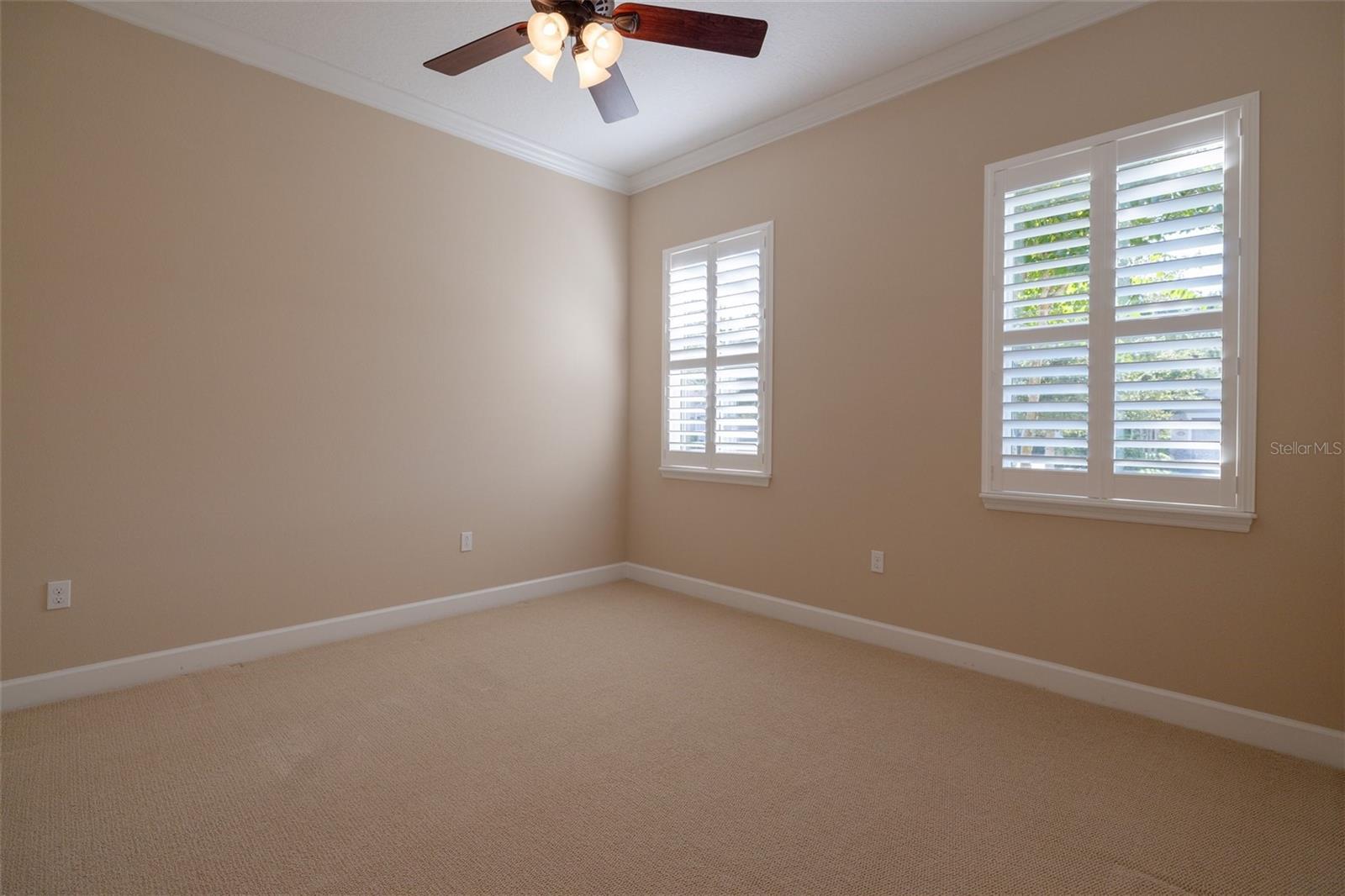 1647 VICTORIA GARDENS DR