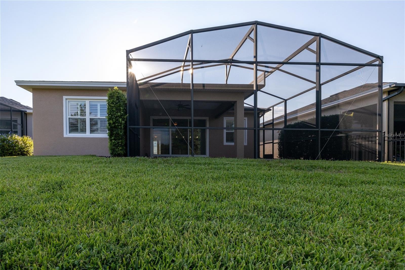 1647 VICTORIA GARDENS DR