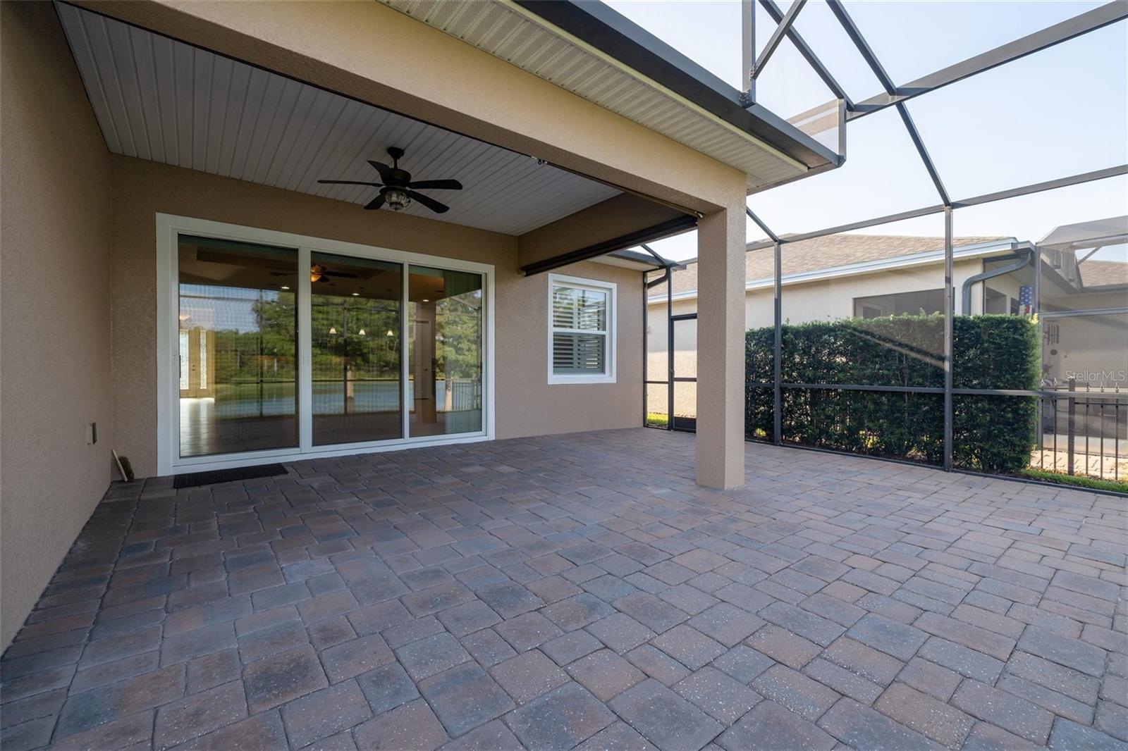 1647 VICTORIA GARDENS DR