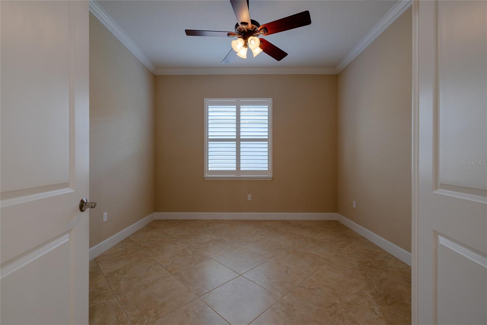 1647 VICTORIA GARDENS DR