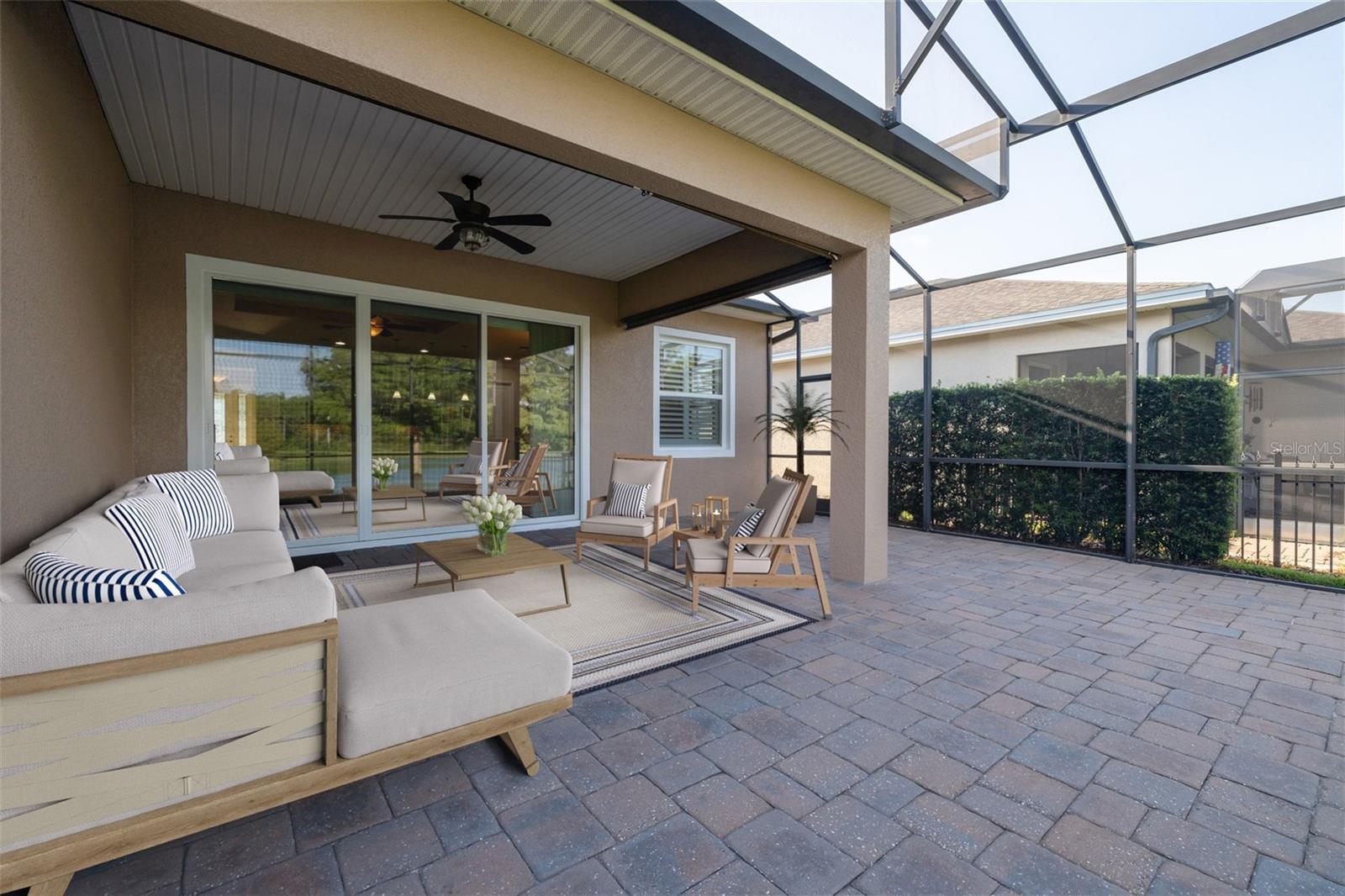 1647 VICTORIA GARDENS DR