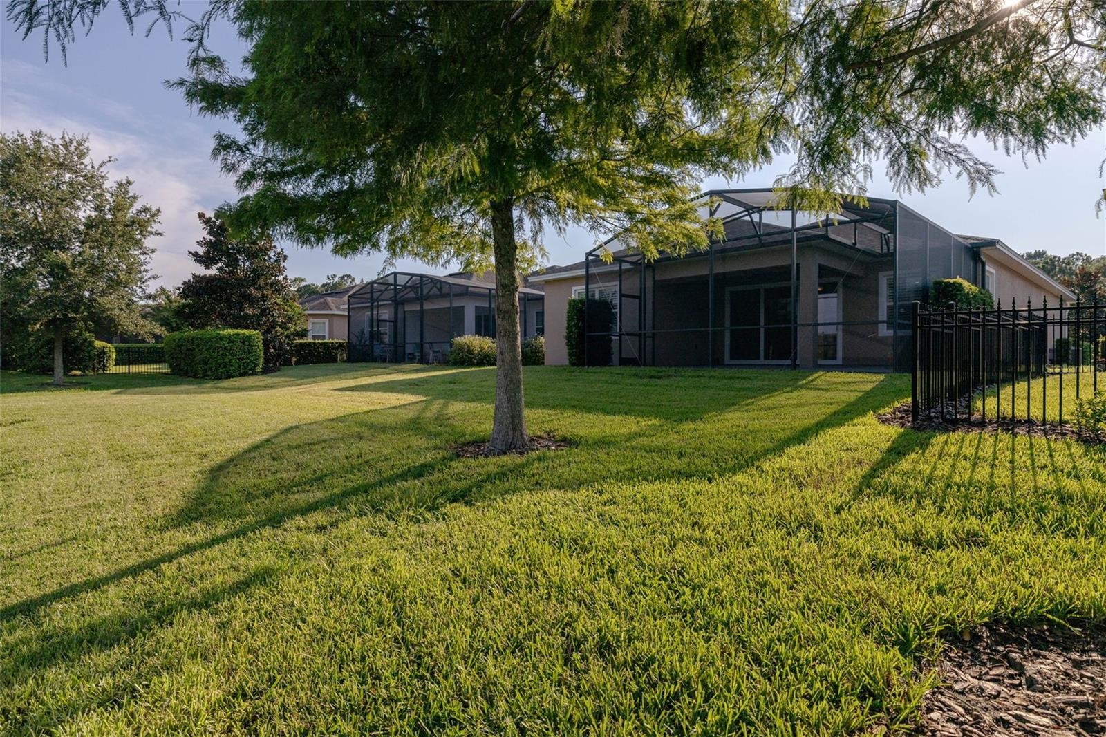 1647 VICTORIA GARDENS DR