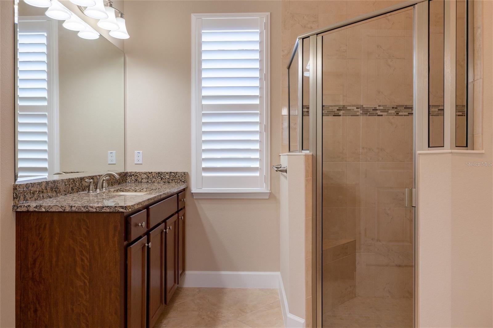 1647 VICTORIA GARDENS DR