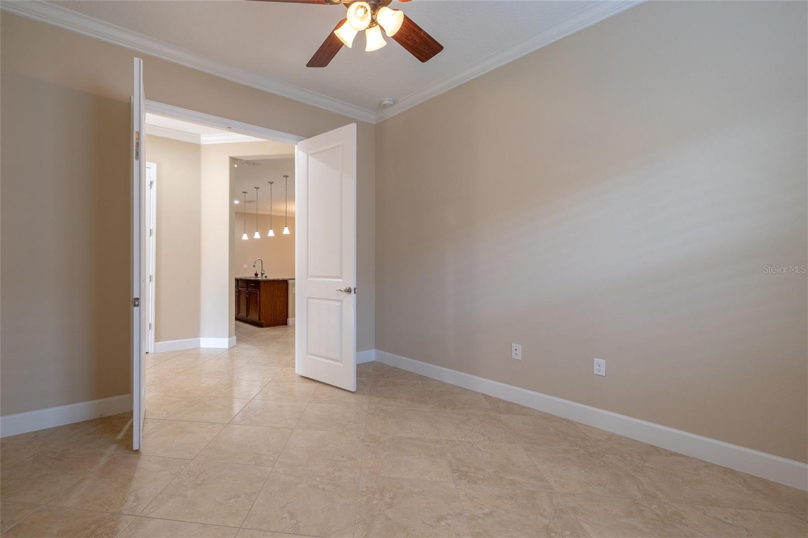 1647 VICTORIA GARDENS DR