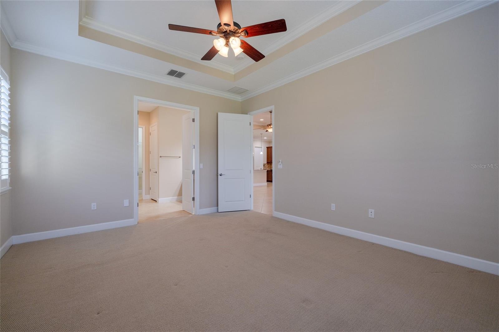 1647 VICTORIA GARDENS DR