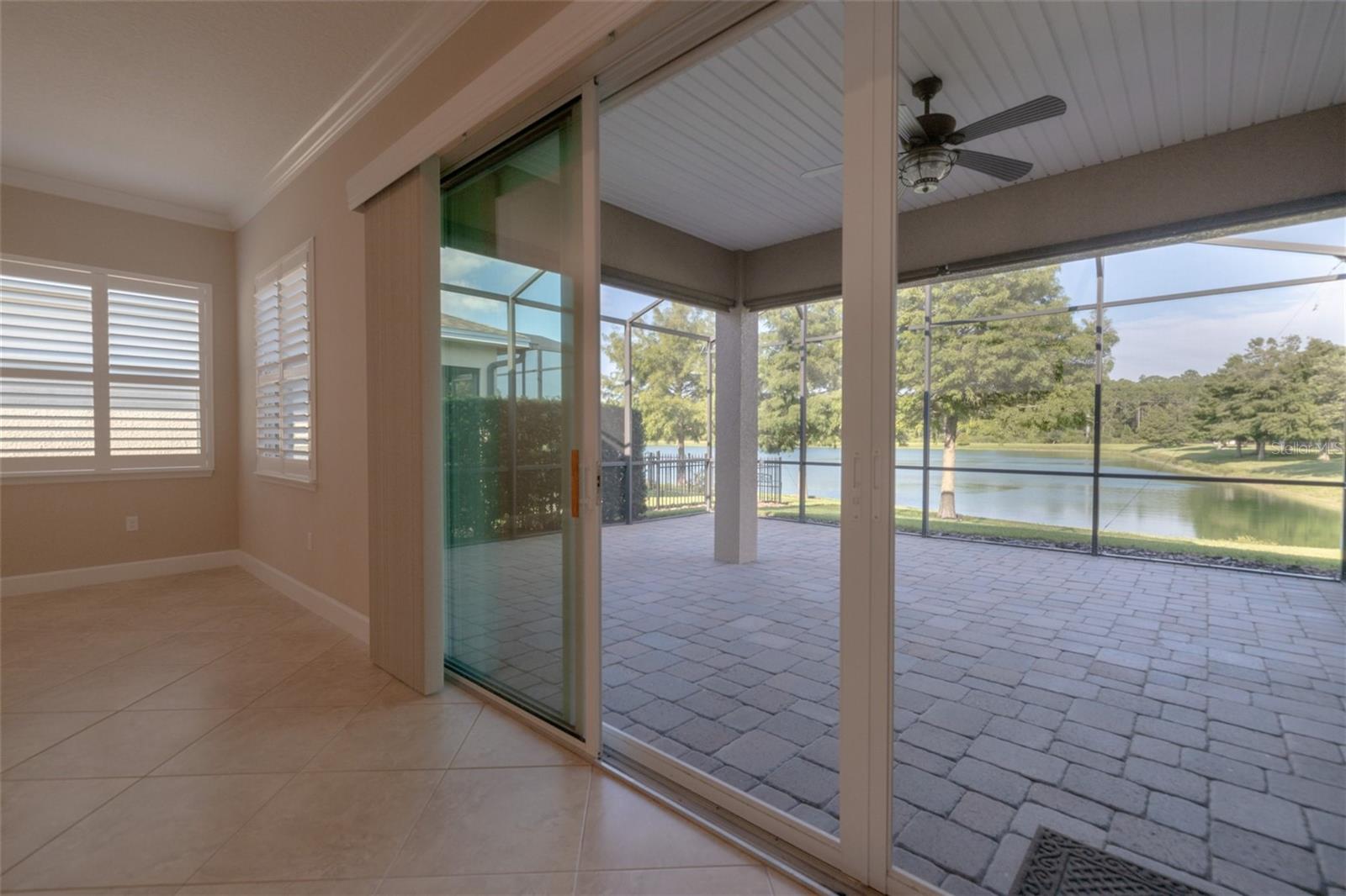 1647 VICTORIA GARDENS DR