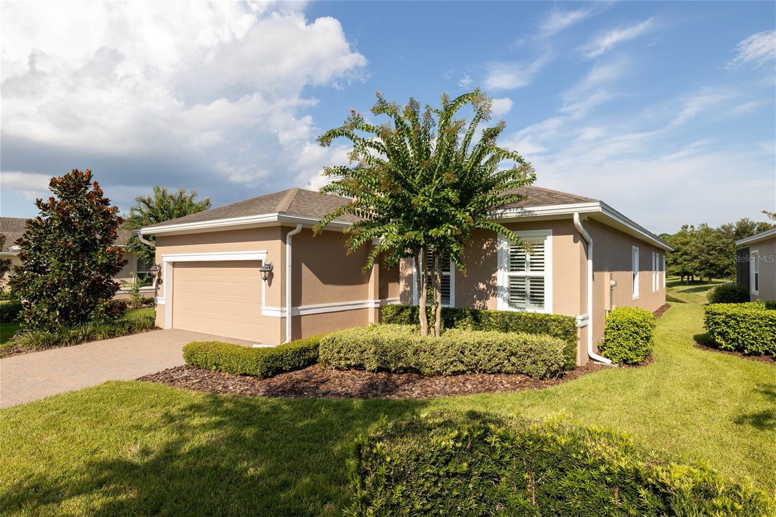 1647 VICTORIA GARDENS DR