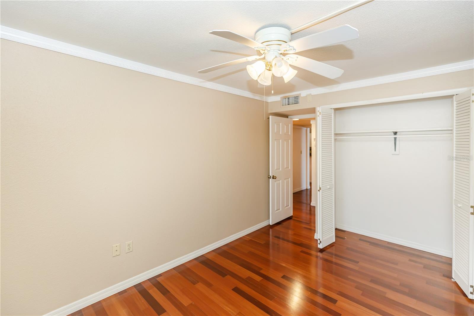 1100 DELANEY AVE #F200
