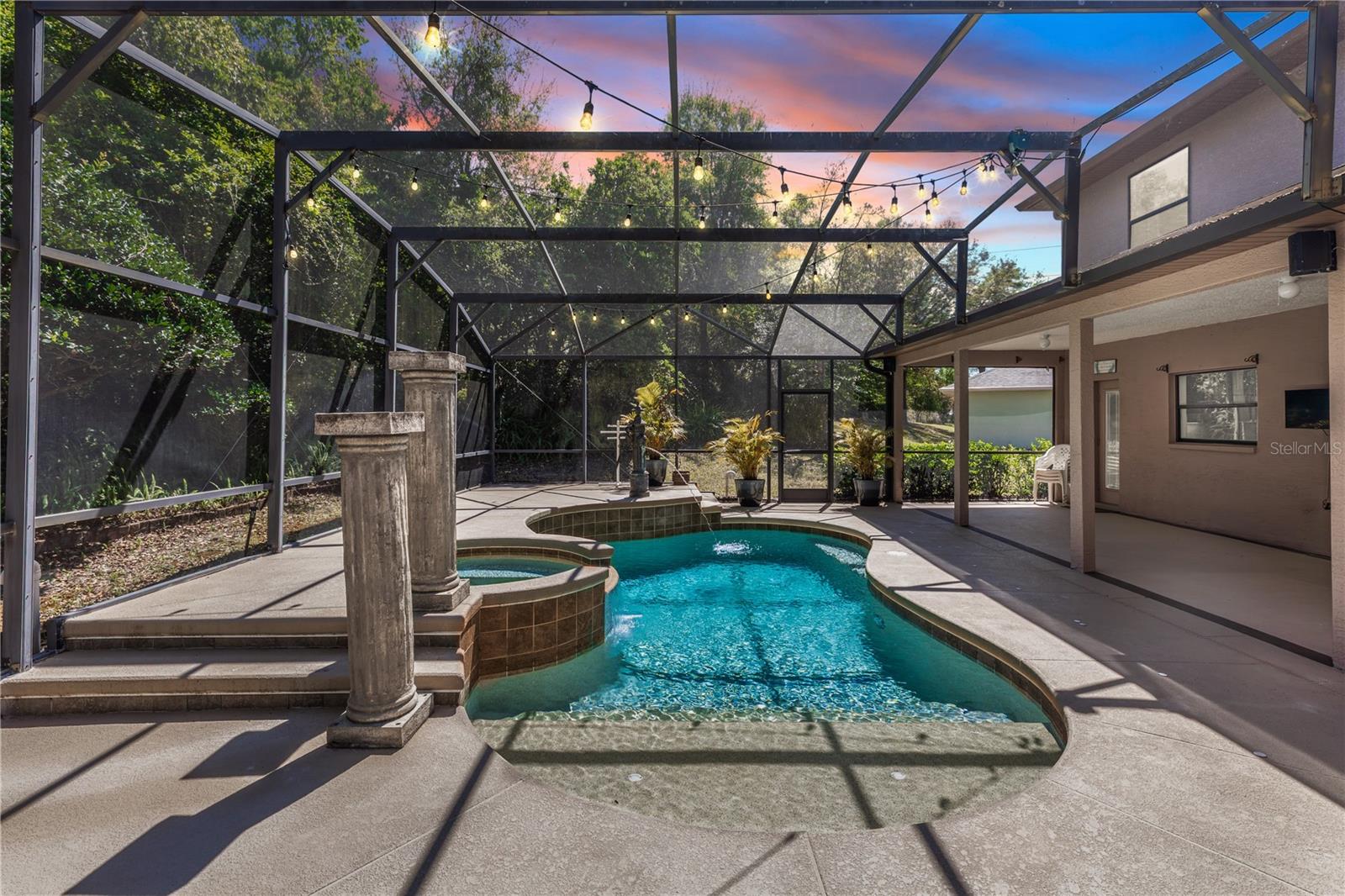 553 QUAIL LAKE DR