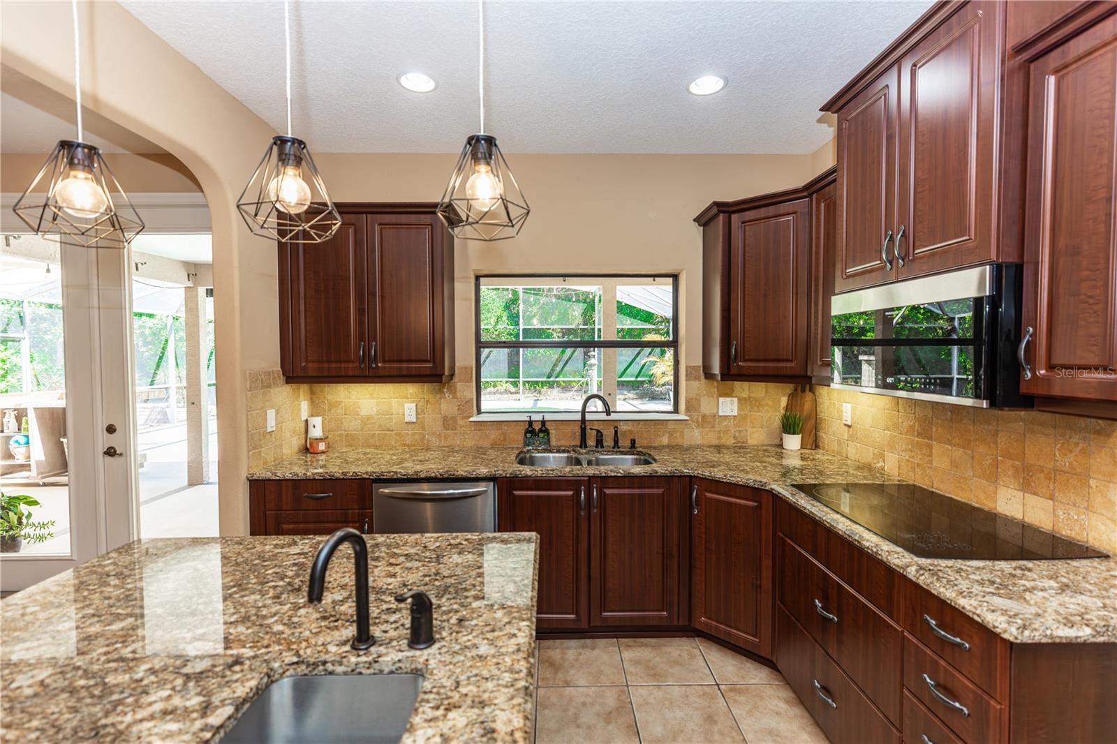 553 QUAIL LAKE DR