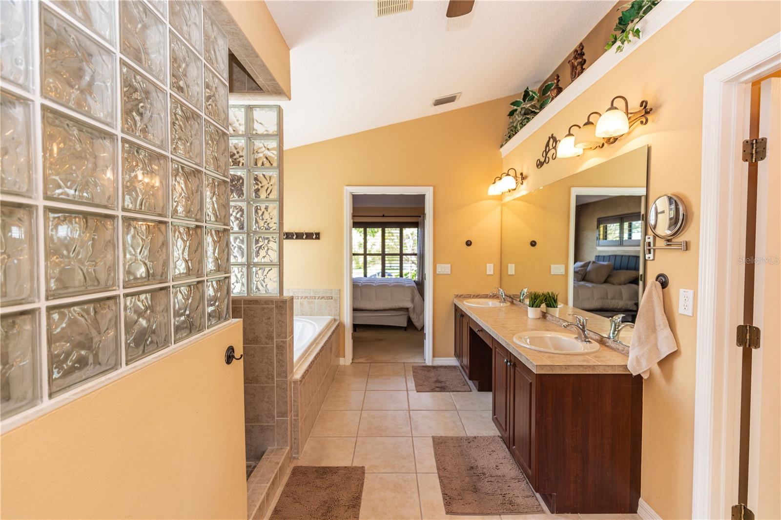 553 QUAIL LAKE DR