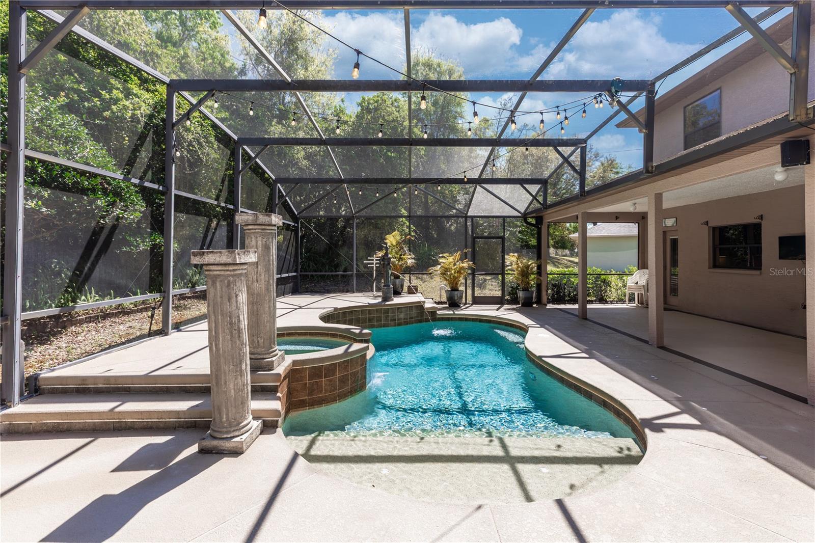 553 QUAIL LAKE DR