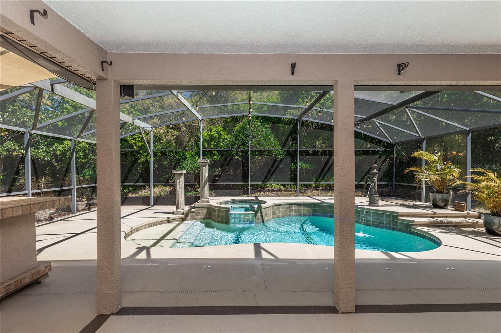 553 QUAIL LAKE DR