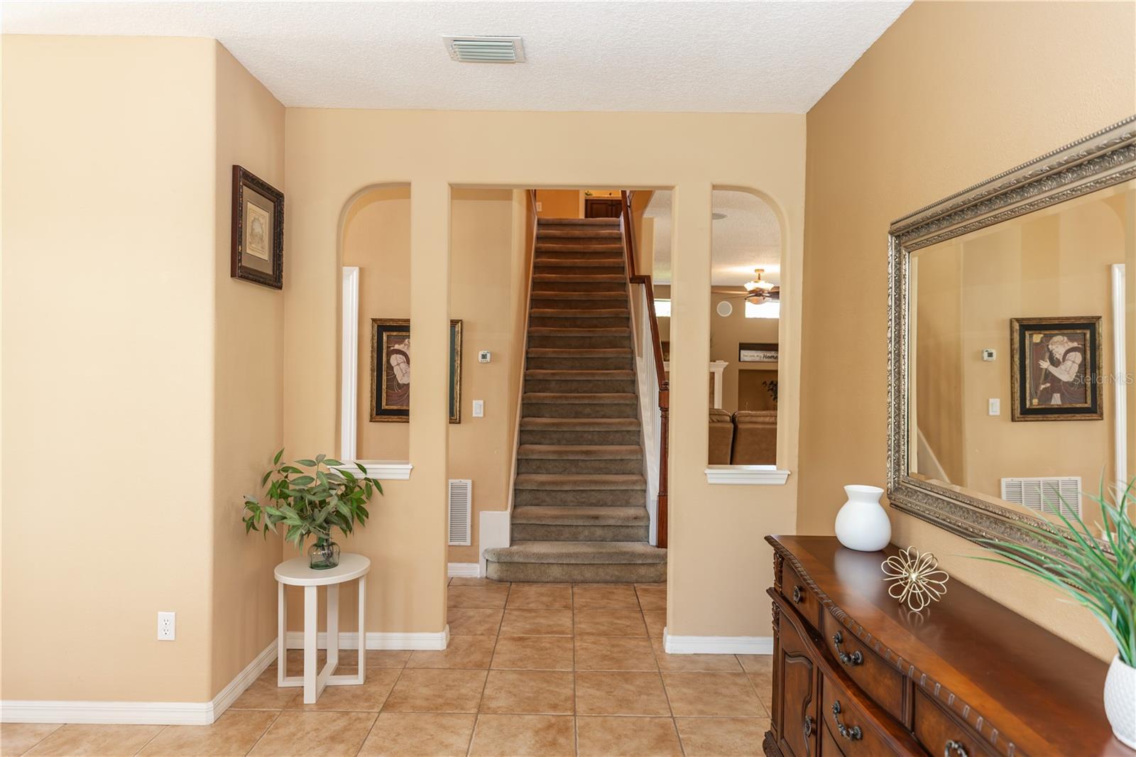 553 QUAIL LAKE DR