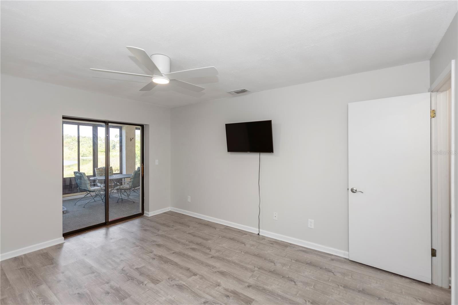 576 BELLTOWER AVE #100