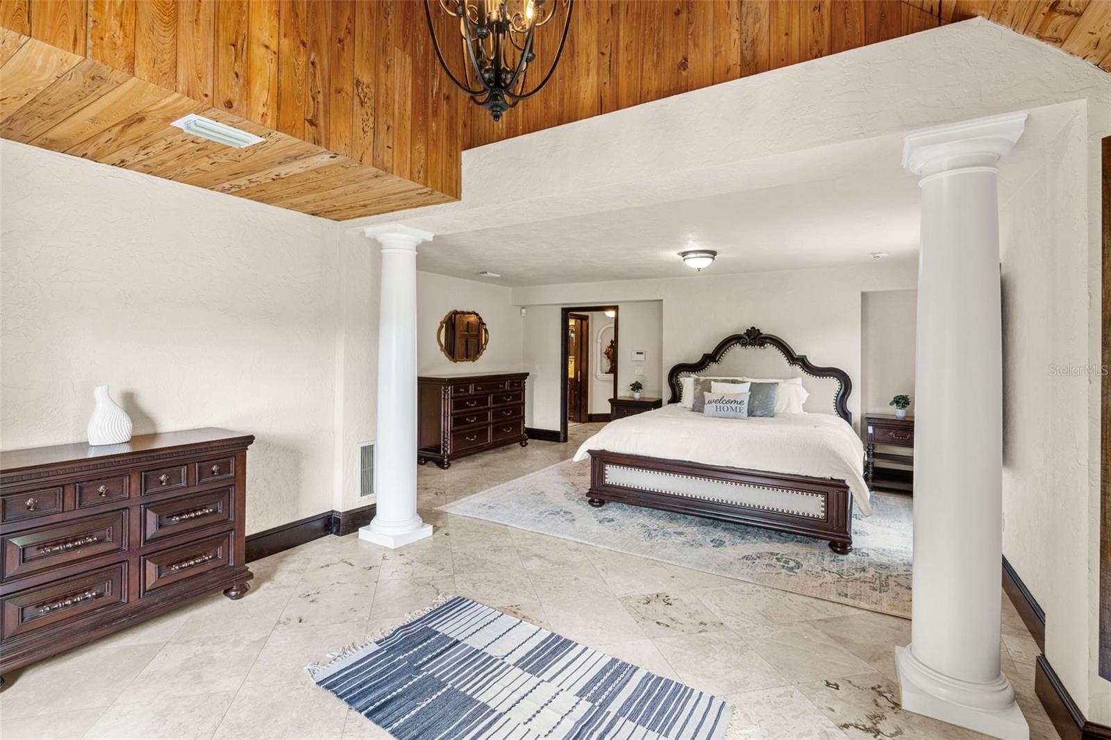 5366 N LAKE FARMS RD