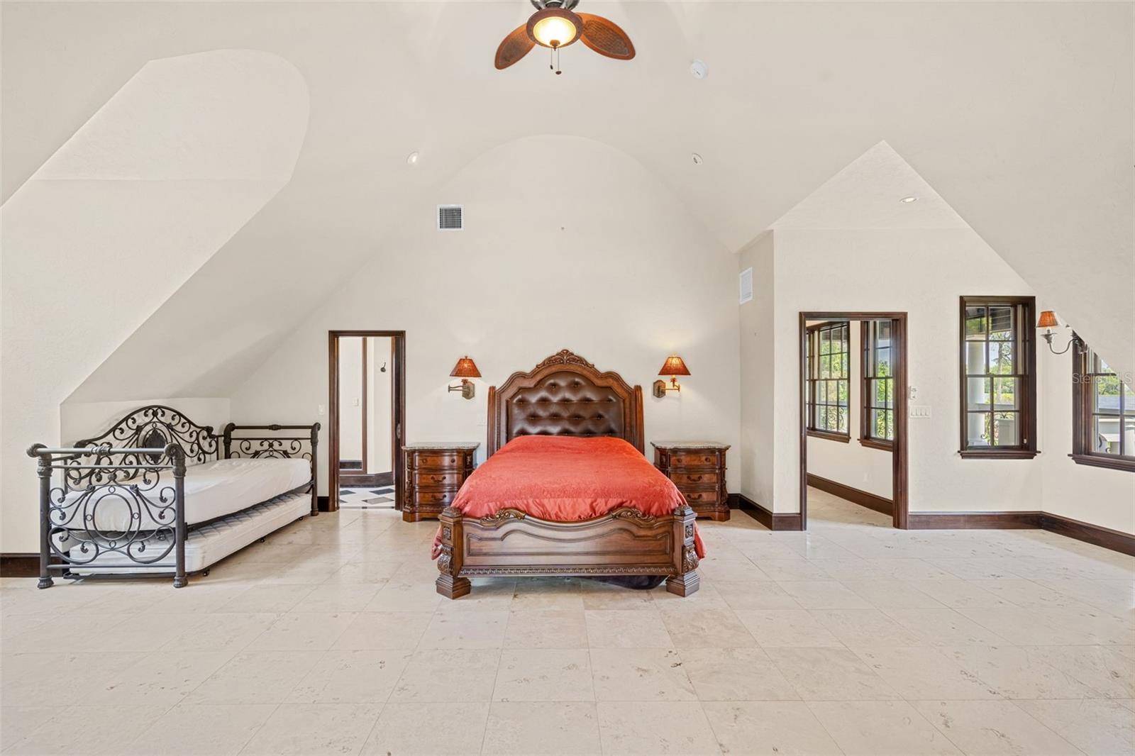 5366 N LAKE FARMS RD