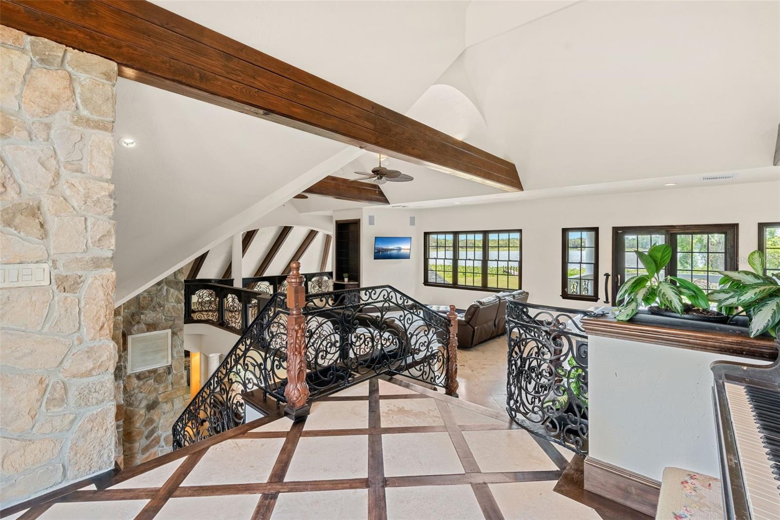 5366 N LAKE FARMS RD