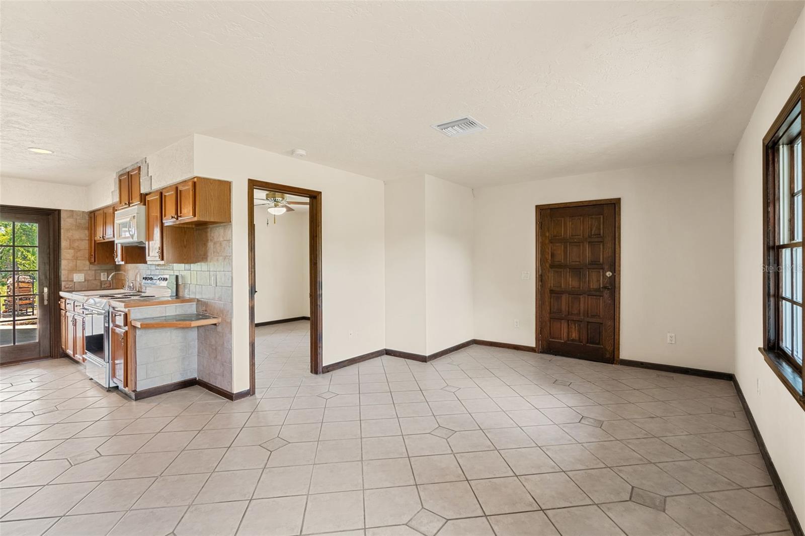 5366 N LAKE FARMS RD